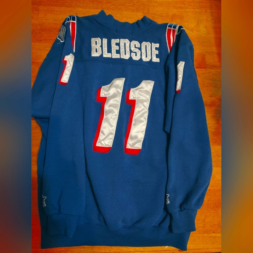 Vintage Patriots #11 Drew Bledsoe crew neck sweatshirt. EUC. Open to offers.